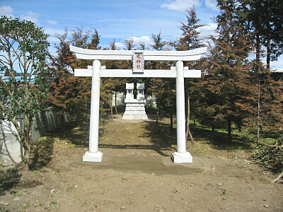 宅神社と八幡型鳥居