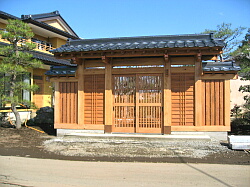 木造の正門